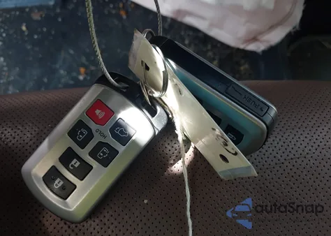 2019 Toyota Sienna Limited Premium 7 Passenger z USA, uszkodzony, nr VIN 5TDYZ3DC4KS967631